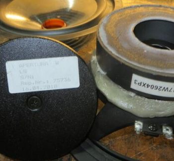Professionele Apertura speaker reparatie en restauratie. Deze Apertura luidsprekerunit wordt vakkundig hersteld voor een betrouwbare werking en behoud van de originele klank. Specialist in high-end audio reparatie.