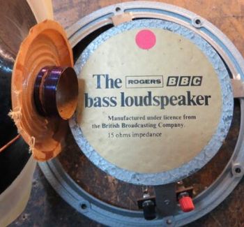 Uw Rogers speaker defect? Wij verzorgen vakkundige reparatie en restauratie van oudere luidsprekers. Van een versleten surround tot een beschadigde spreekspoel: zorgvuldig herstel staat centraal.