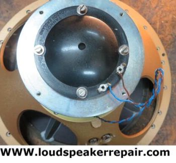 Defecte Tannoy luidspreker? Wij bieden gespecialiseerde reparatie voor vintage en high-end Tannoy modellen. Van surround vervangen tot spreekspoelen opnieuw wikkelen: zorgvuldig uitgevoerd met oog voor detail.