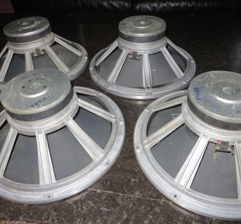 Cerwin Vega luidspreker reparatie met nieuwe surroundranden voor de woofers. Professionele restauratie van vintage Cerwin Vega speakers met aandacht voor correcte ophanging, betrouwbare werking en behoud van het originele geluid.