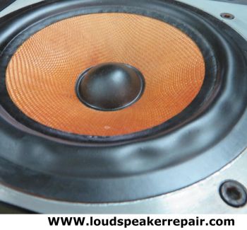 Restauratie van de klassieke B&W DM7 vraagt aandacht voor iedere luidsprekereenheid. Van woofer en tweeter tot surround en wisselfilter: zorgvuldig herstel helpt deze vintage luidspreker opnieuw optimaal te laten presteren.