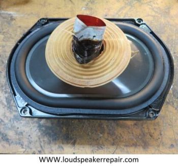 Linn luidspreker reparatie voor vintage en high-end modellen. Wij herstellen woofers, tweeters, surrounds en spreekspoelen met precisie en aandacht voor de oorspronkelijke kwaliteit en klank.