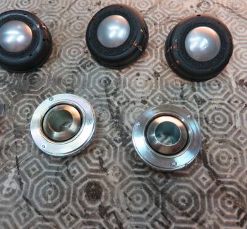 Reparatie van de klassieke B&W 802 Series 80 voor liefhebbers van vintage audio. Beschadigde woofers, tweeters en andere luidsprekeronderdelen kunnen professioneel worden onderzocht en waar mogelijk zorgvuldig worden hersteld.