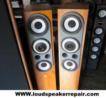 Cabasse speakers tijdens een professionele luidspreker restauratie. Deze high-end Cabasse luidsprekers worden technisch nagekeken en hersteld. Specialist in woofer reparatie, speaker repair, vintage Cabasse en luidspreker restoration. voor audiofielen.