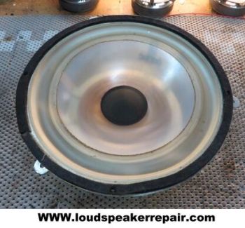 Rogers luidspreker reparatie voor klassieke en vintage modellen. Wij herstellen woofers, tweeters, surrounds en spreekspoelen met aandacht voor de originele constructie en de karakteristieke klank.